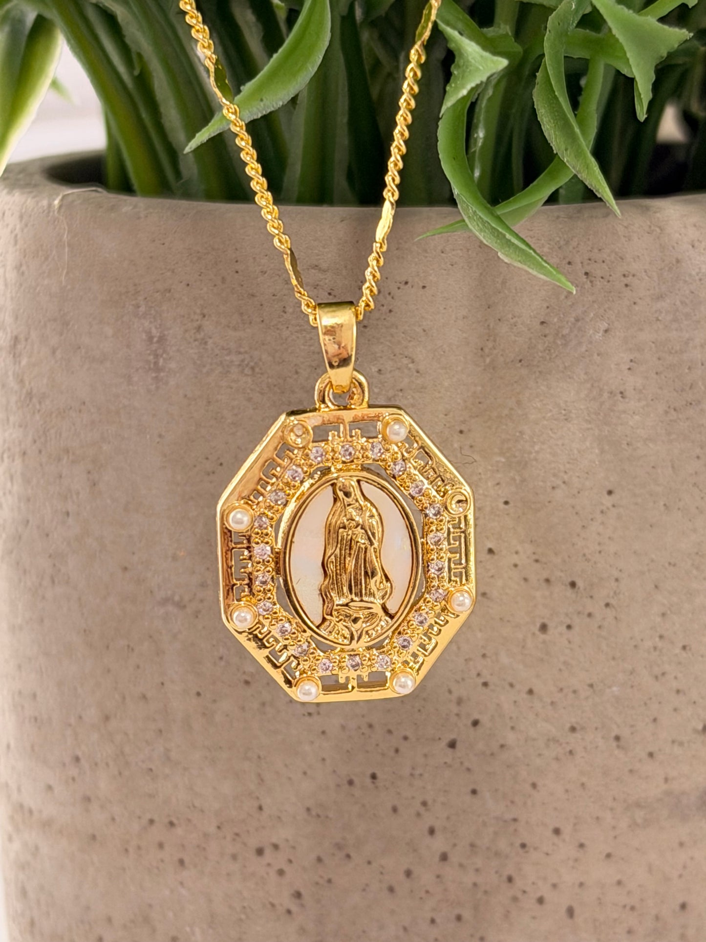 Cadena virgen refe paz