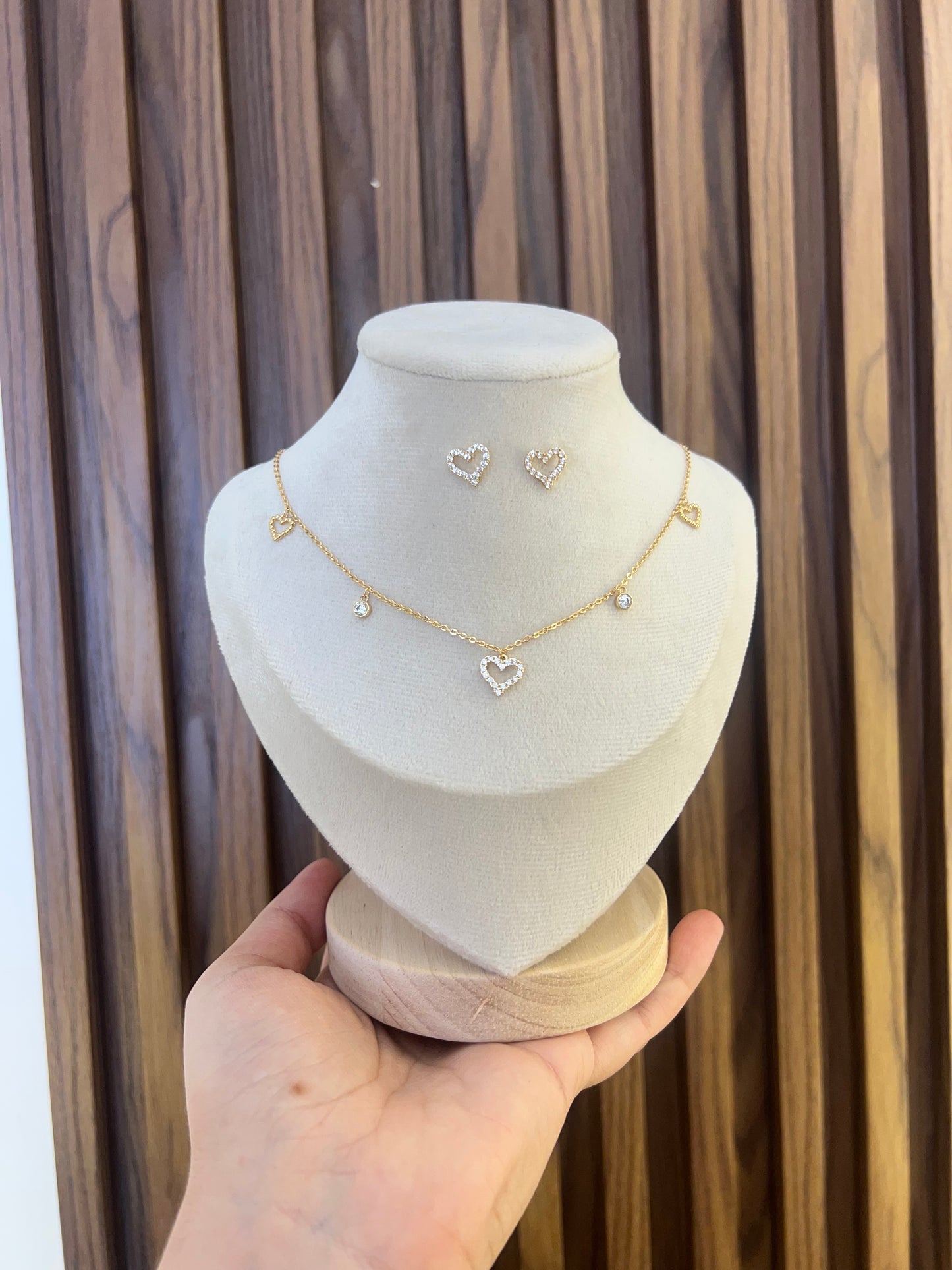 Set collar +topos corazón dorado