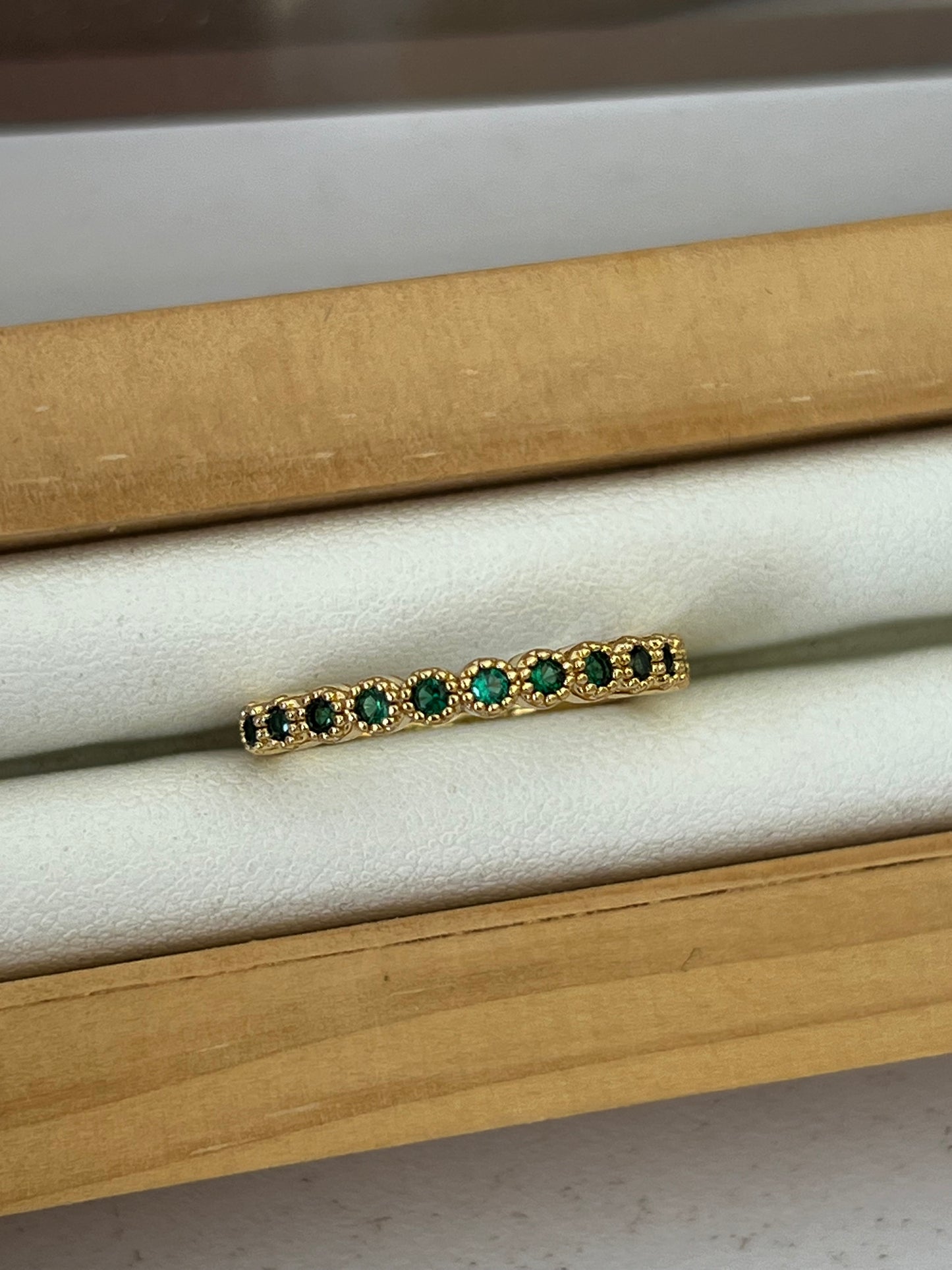 Anillo esmeralda línea verde