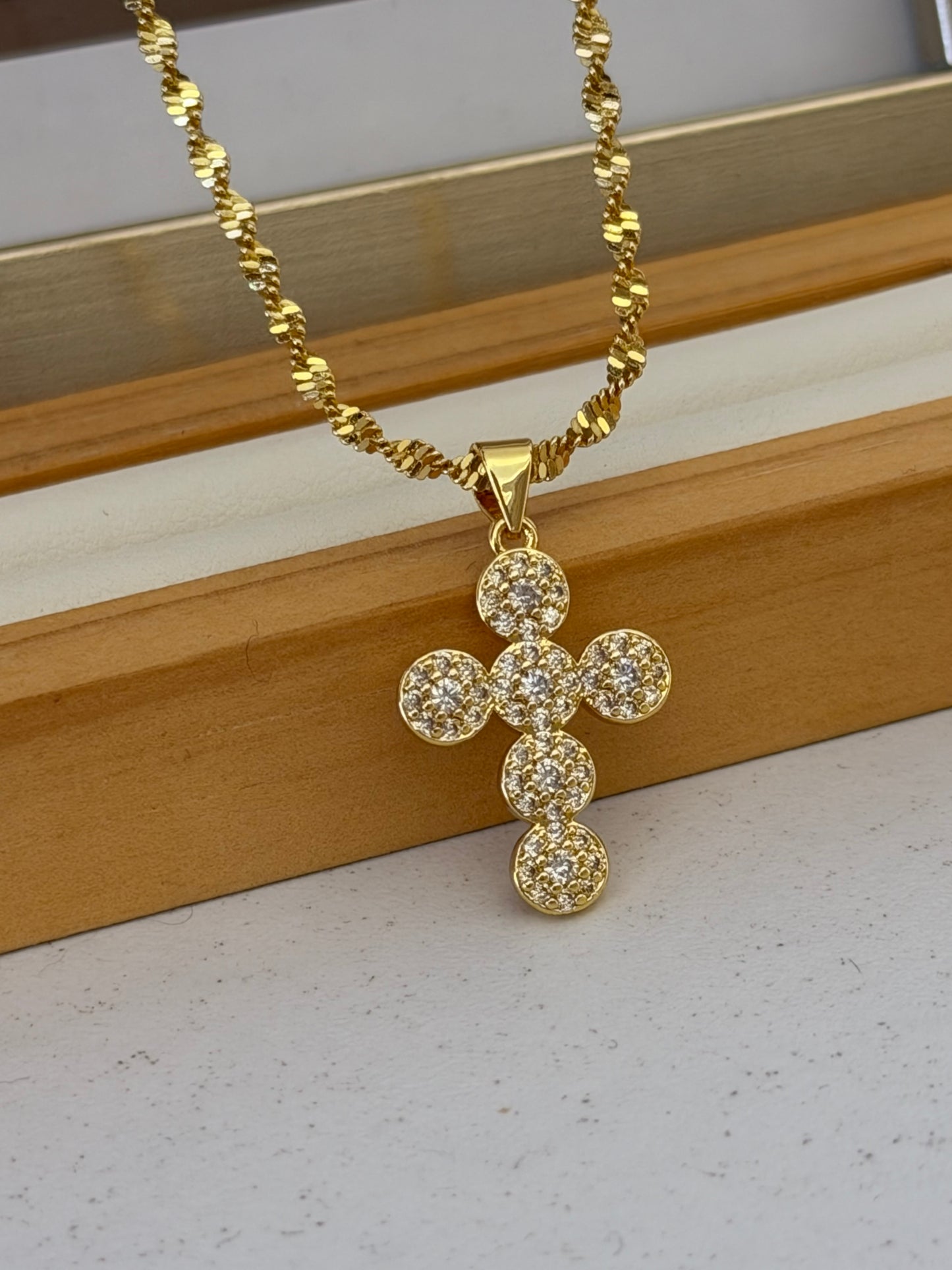Cadena deluxe cruz blanca