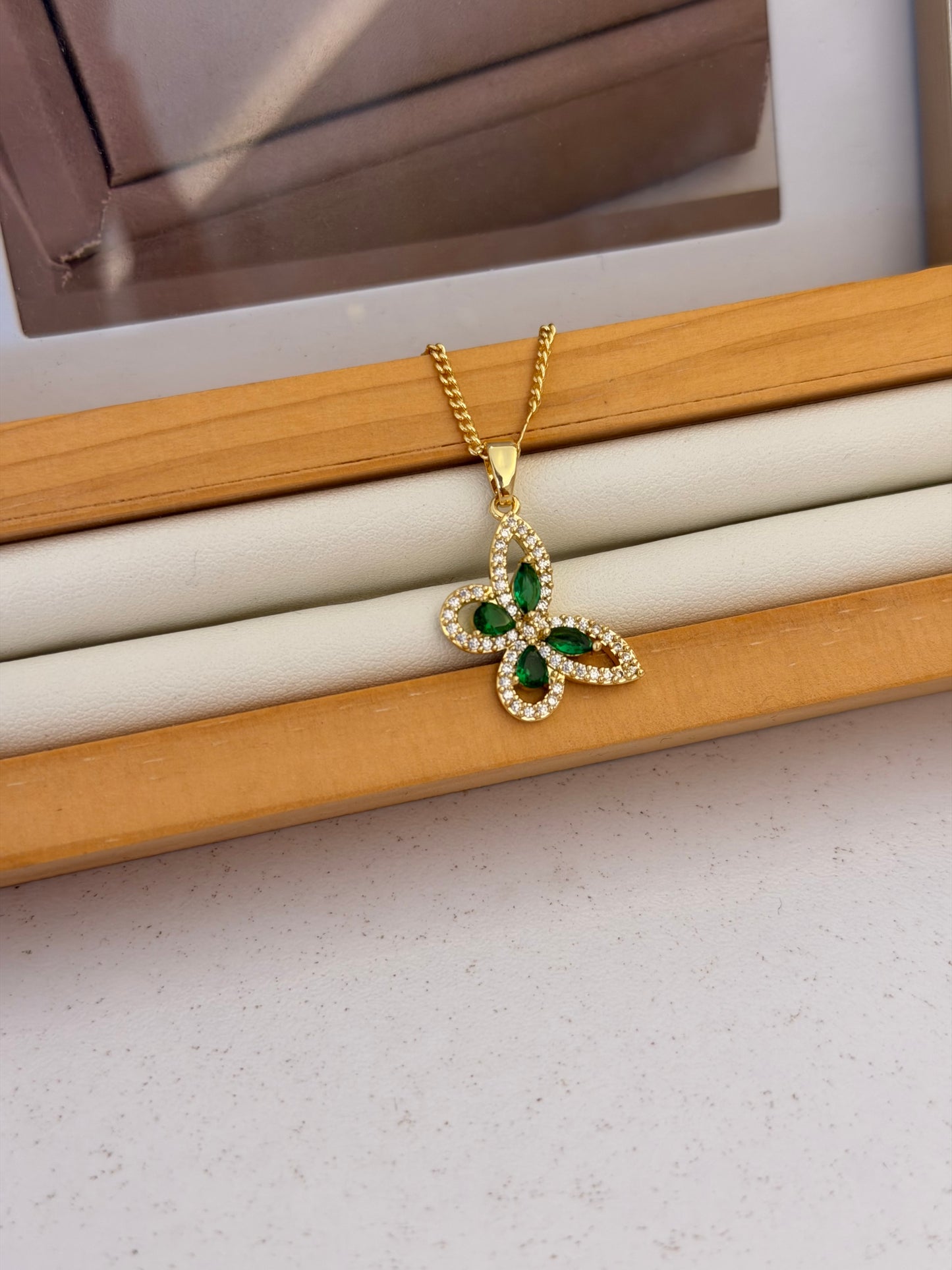 Cadena mariposa diamante verde