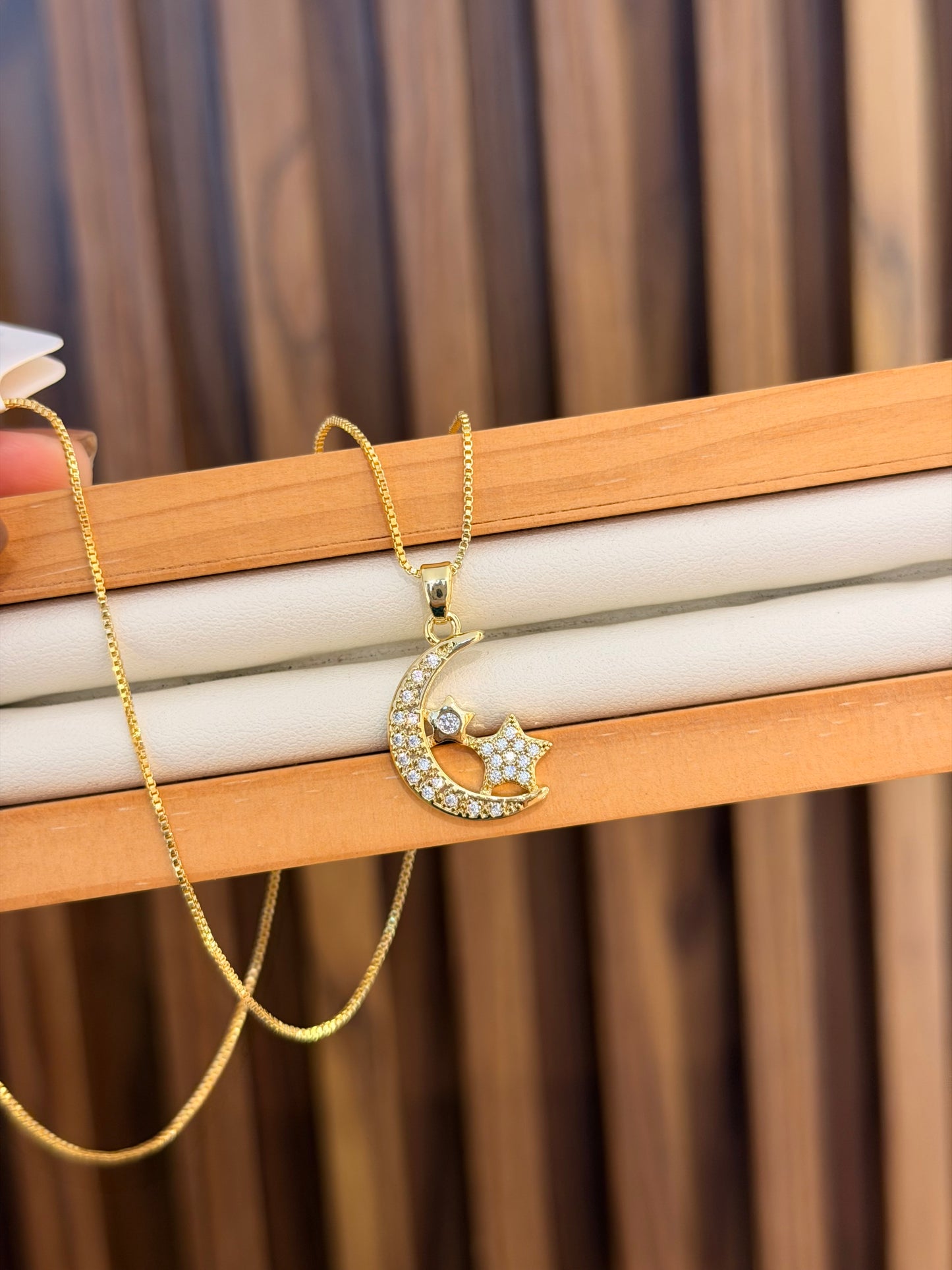 cadena luna y estrella brillantes