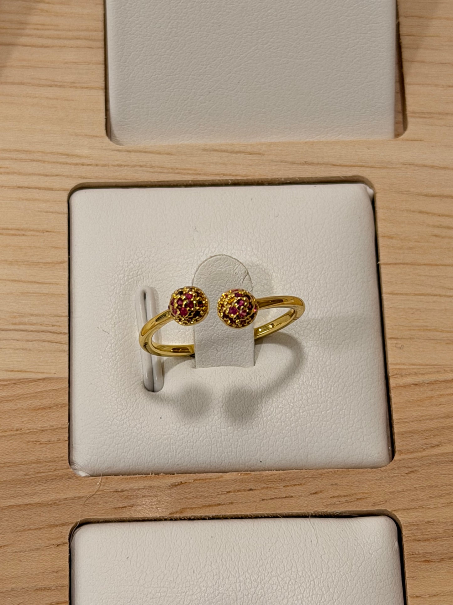 Anillo balines rojos