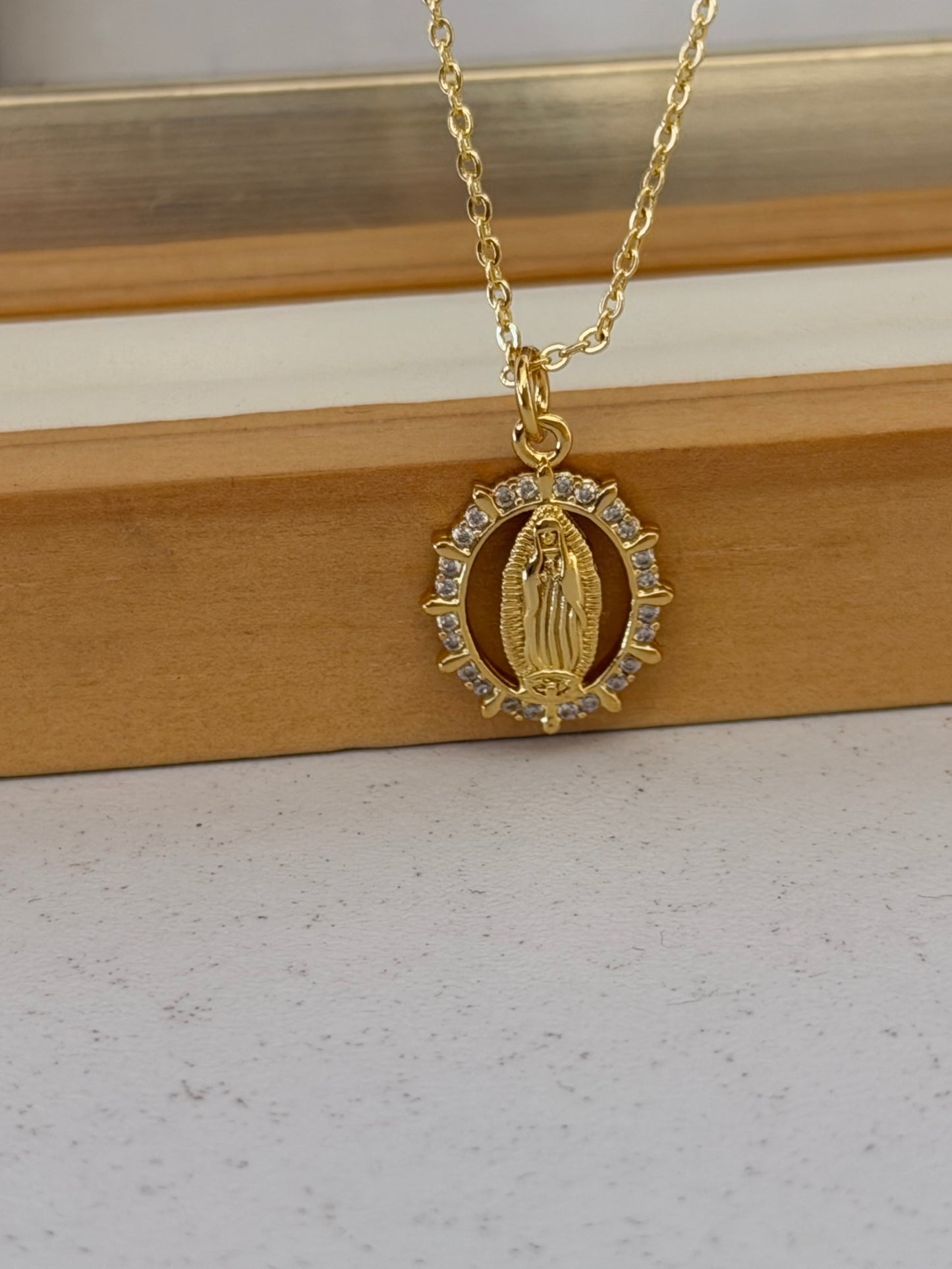 Cadena virgen brillante palitos