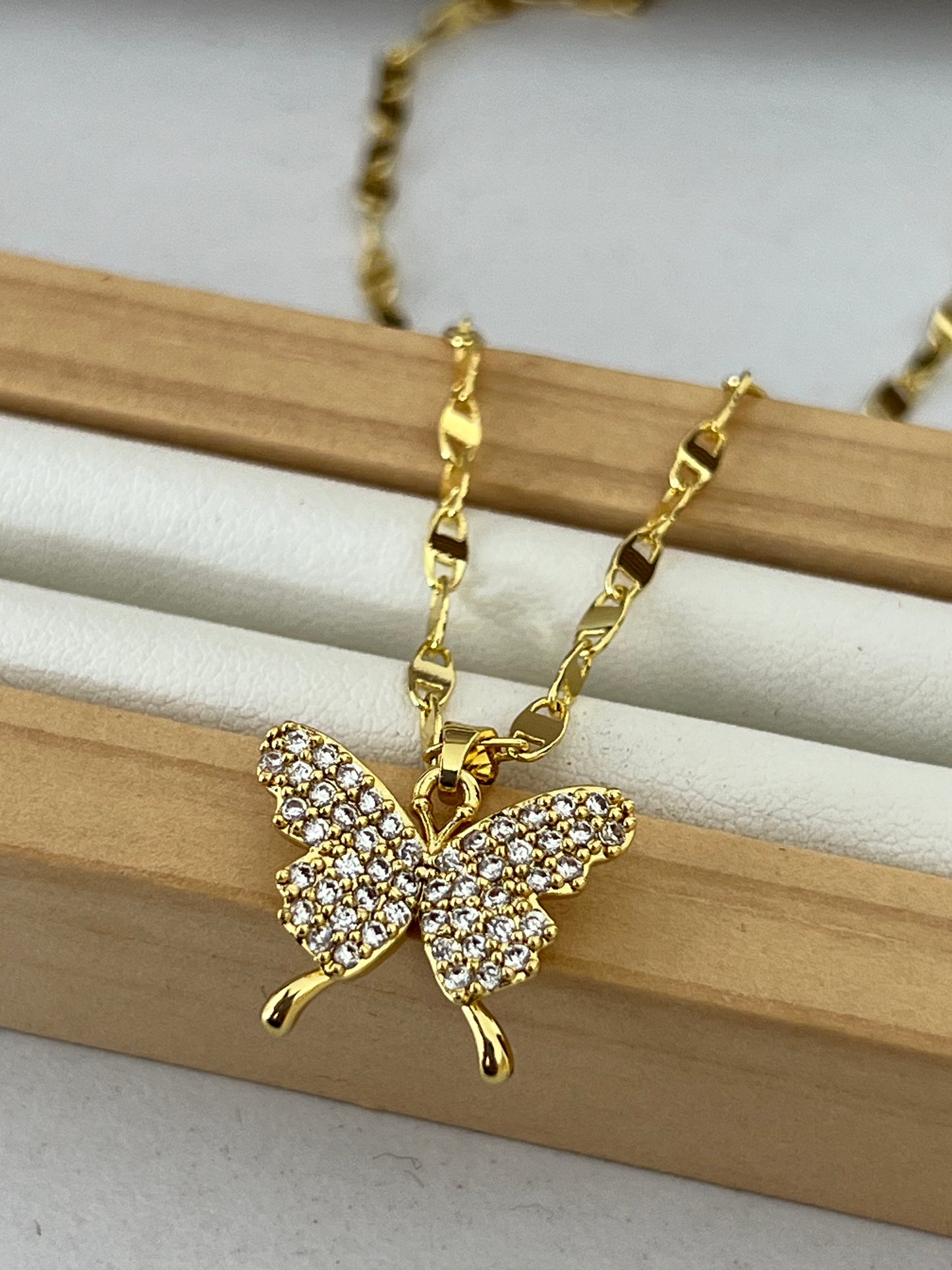 Cadena rodio mariposa mediana