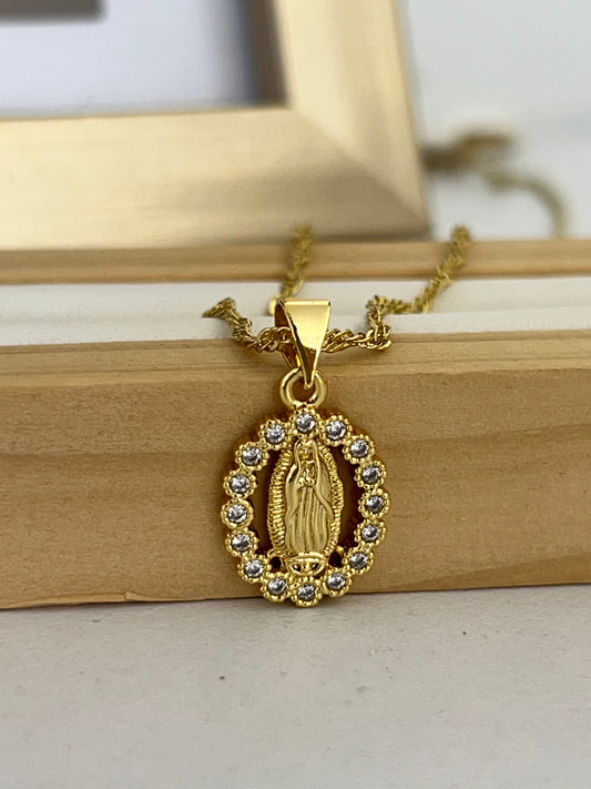 Cadena virgen ovalada circones