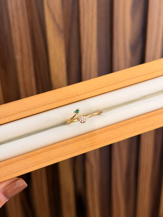 Anillo diamante y chispa esmeraldaa
