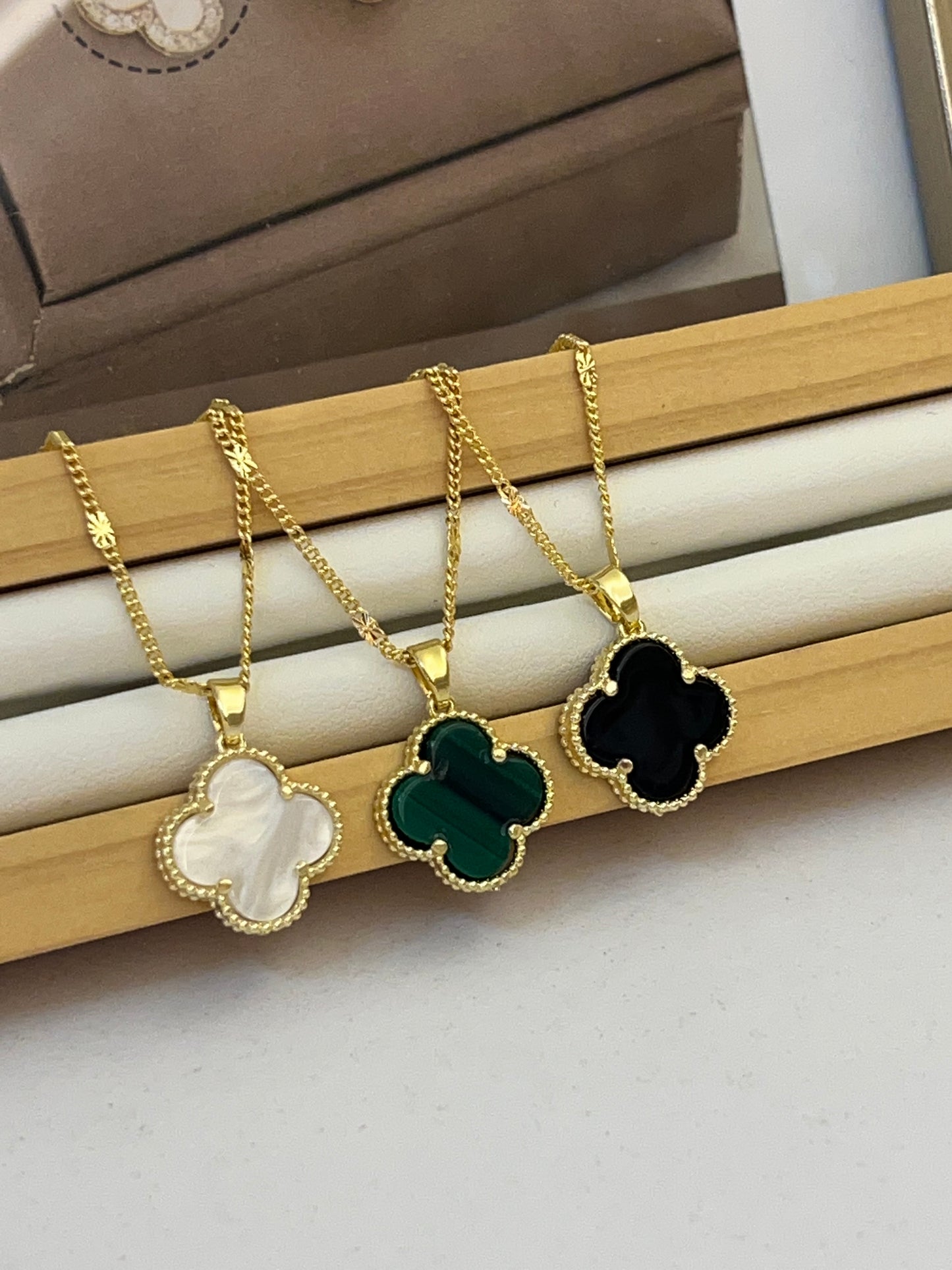 Cadena trébol sencilla (elige el color )