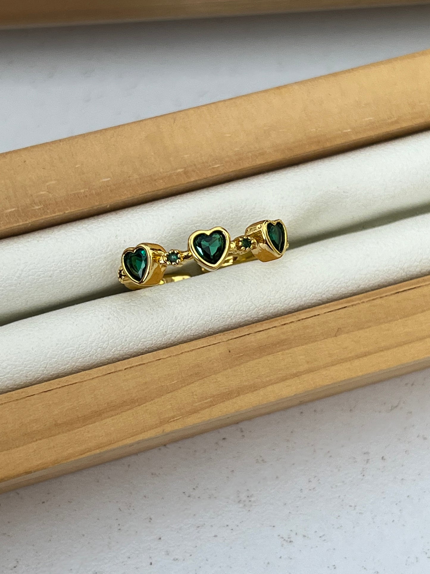 Anillo corazones verdes