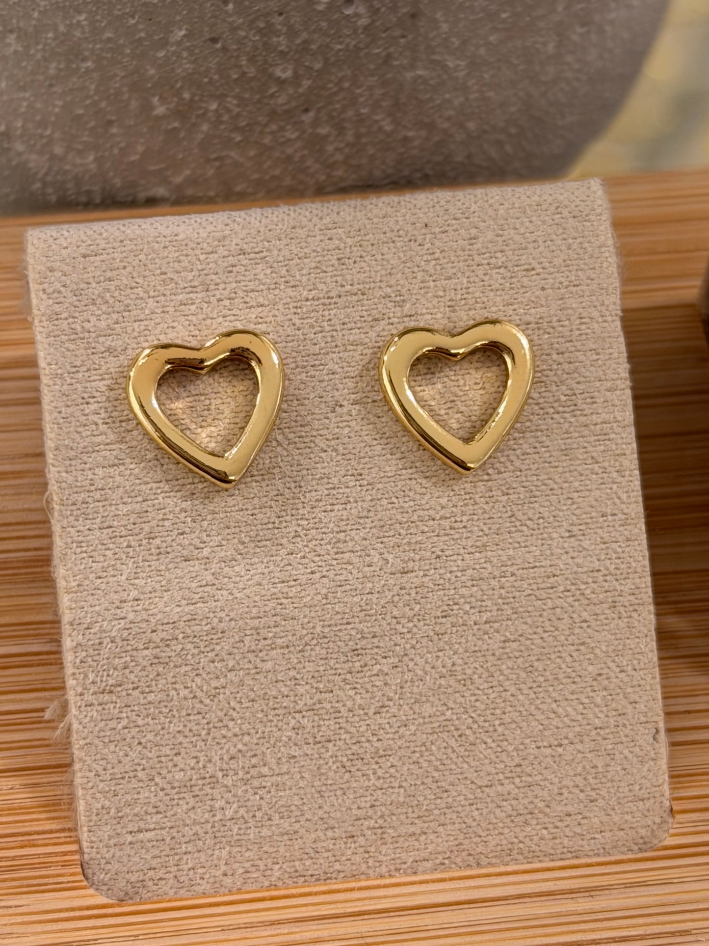 Topo corazón silueta dorado