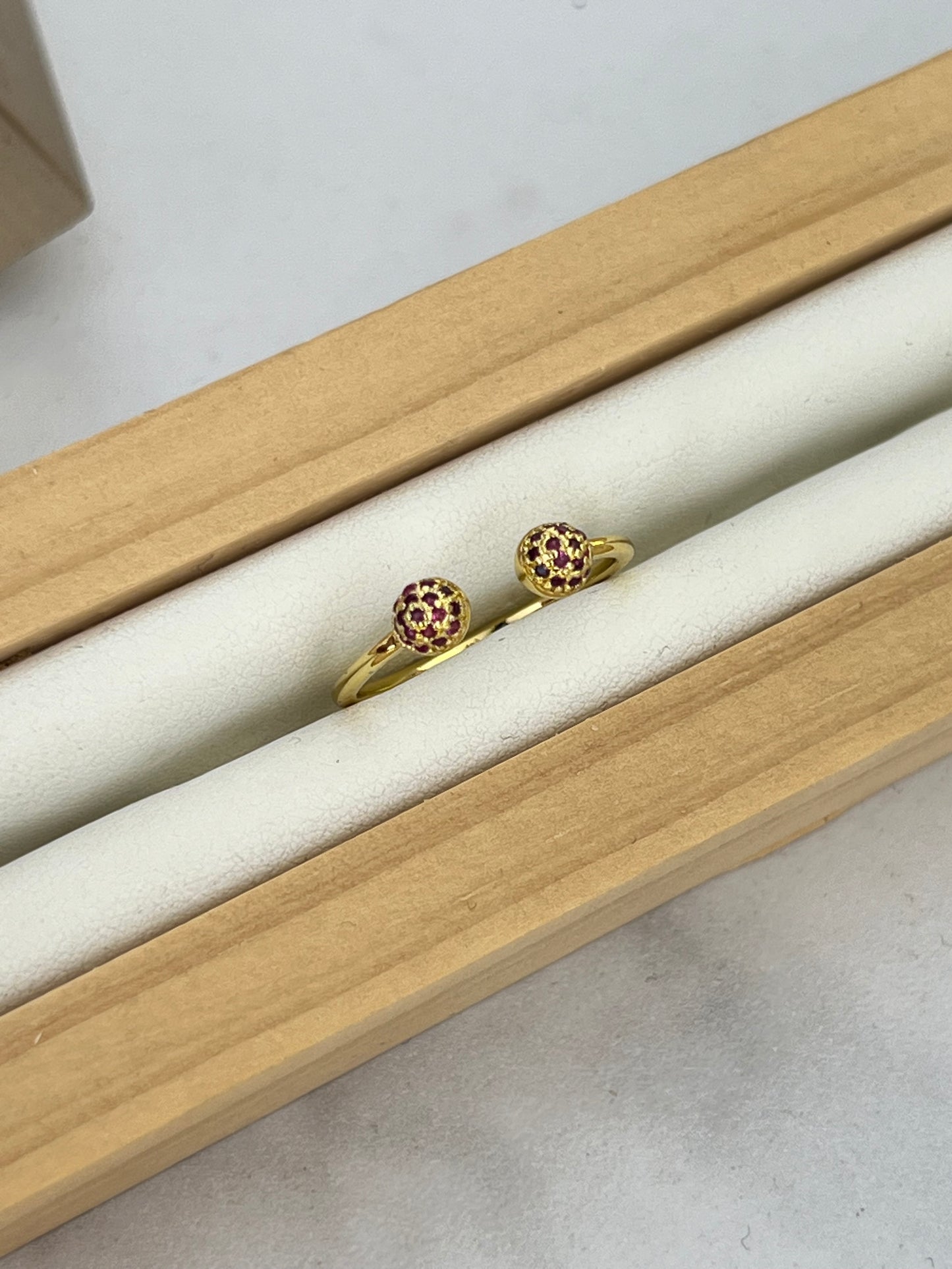 Anillo graduable rodio 2 balines rojos