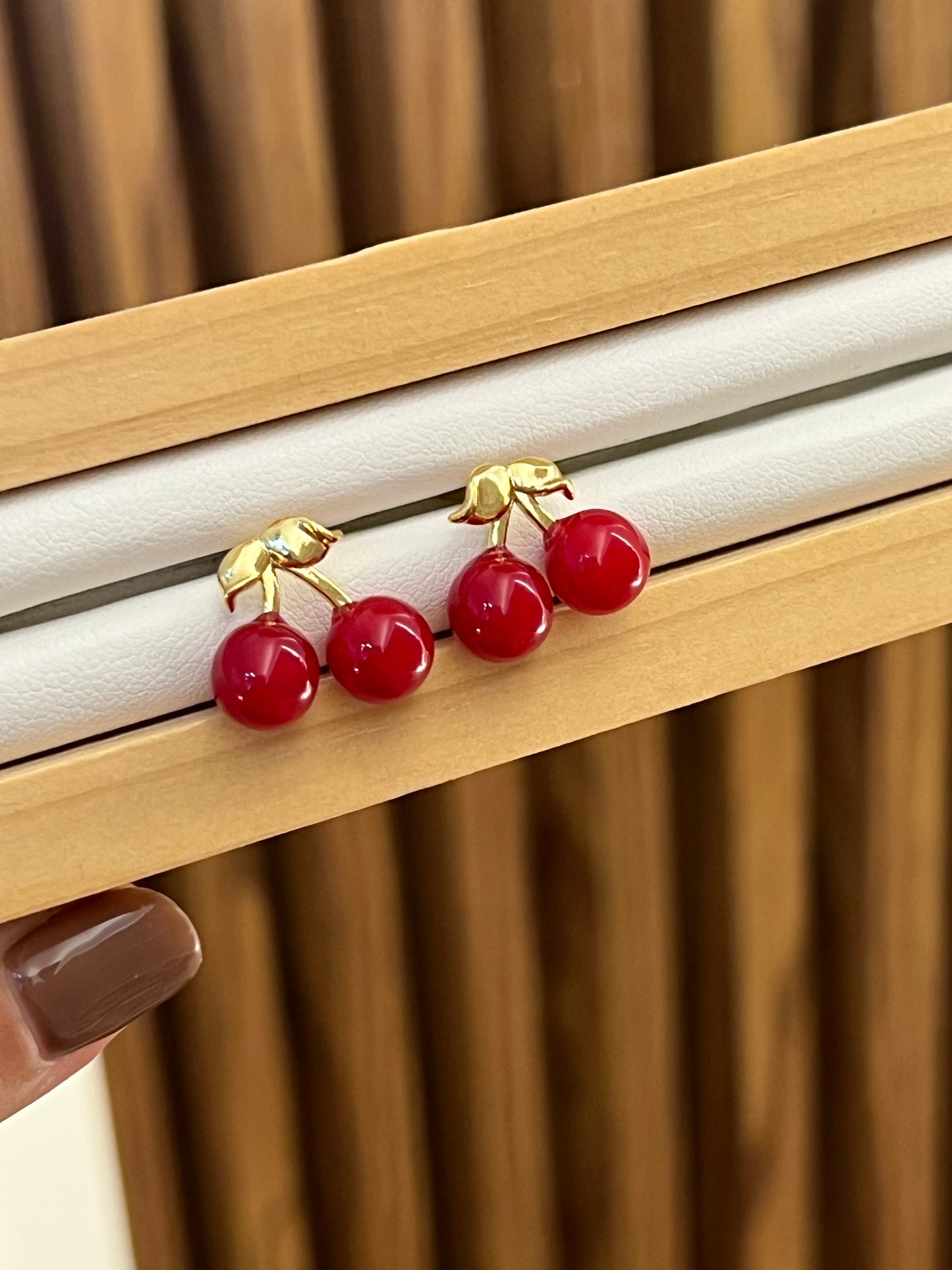 Topo cereza hoja dorada