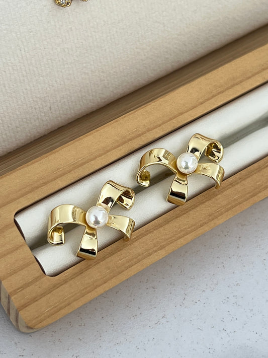 Arete moño perla grande