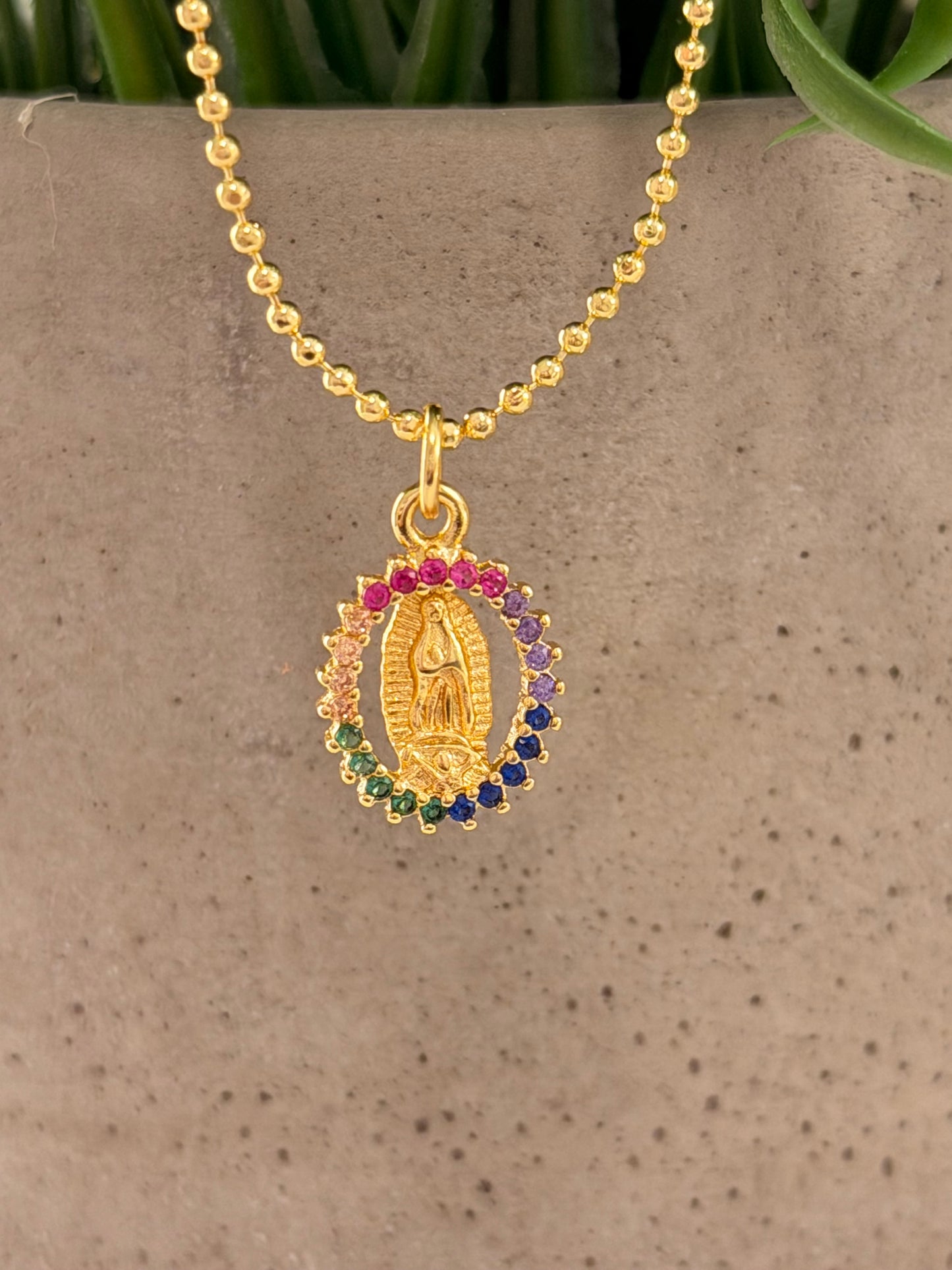 Cadena virgen mediana 004