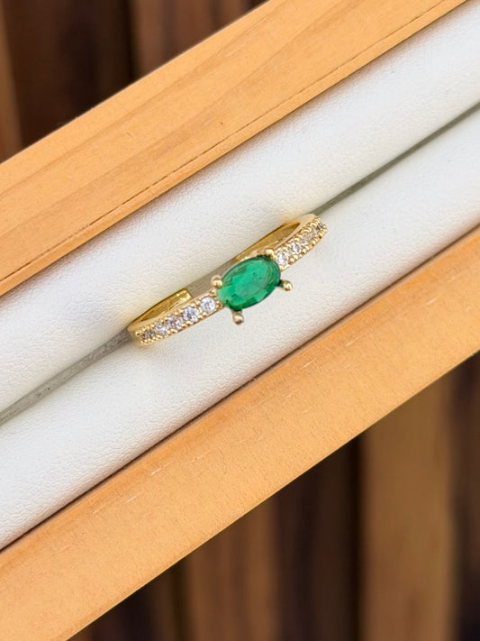 Anillo esmeralda verde y brillantes