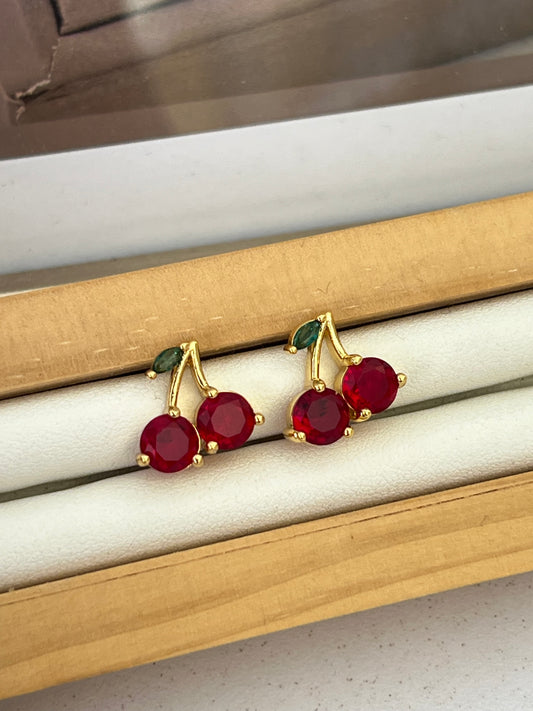 Topo cereza hoja verde