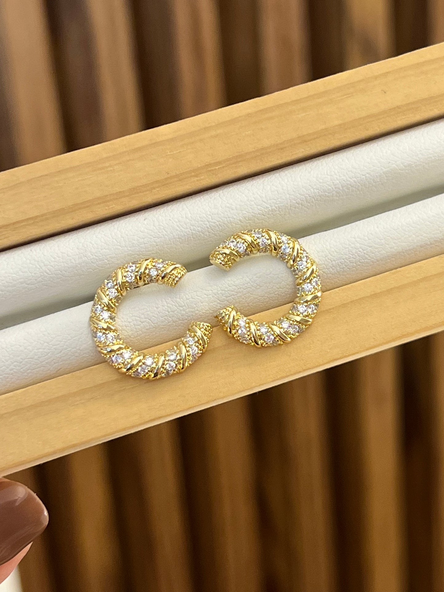 Tipo medio círculo brillante