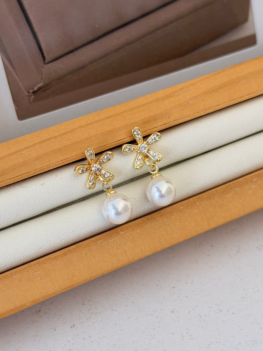 Arete flor brillante y perla