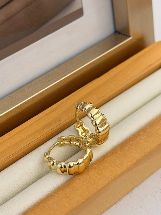 Candonga mediana entre lazos